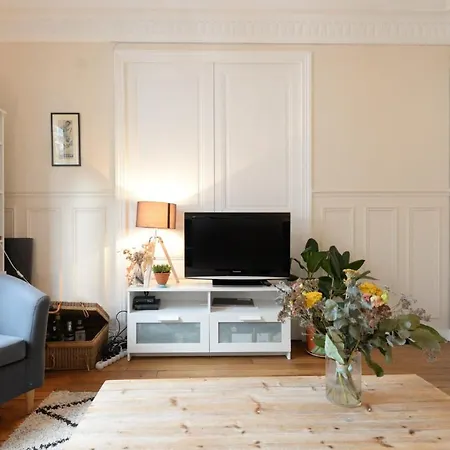 Flat Between Parc Monceau And The Sacre Coeur * Parijs